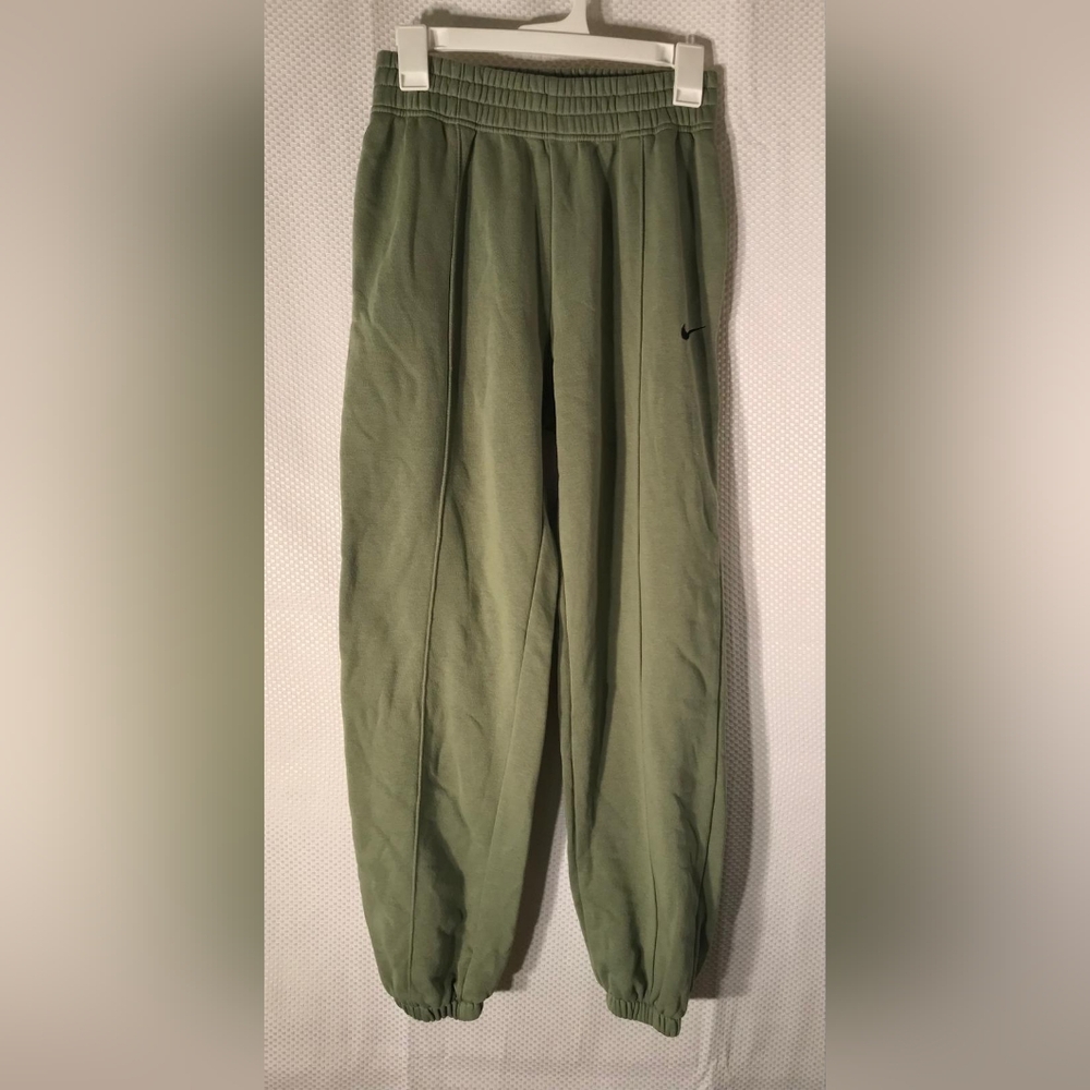 Nike Olive Green Sweatpants unisex size Xs made in Pakistan